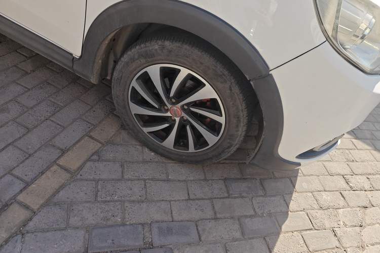 Used Jinbei 750 2018 1.5L E-Motion Sunroof Edition Right Front Wheel Hub