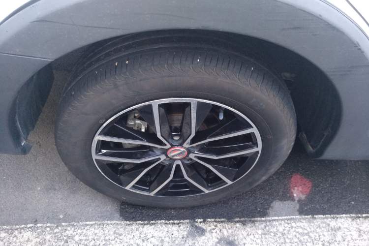 Used Jinbei 750 2018 1.6L Excellence Model Right Rear Wheel Hub