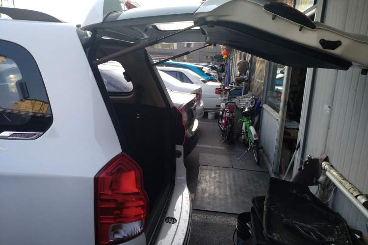 Used Jinbei 750 2018 1.6L Excellence Model Trunk