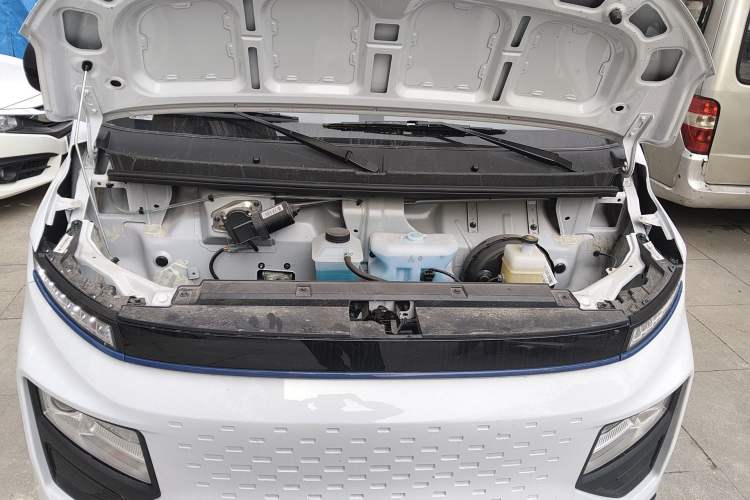 Used Jinbei E6 2026 Model, Standard Version, Long Roof, 6 Seats Engine Bay