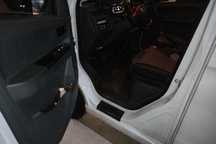 Used Jinbei E6 2026 Model, Standard Version, Long Roof, 6 Seats Interior 3