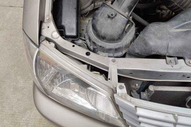 Used Jinbei Express 2017 2.0L Standard Version V19 Engine Bay Right