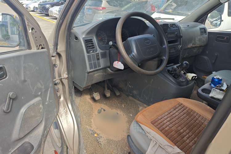 Used Jinbei Express 2017 2.0L Standard Version V19 Driver Seat
