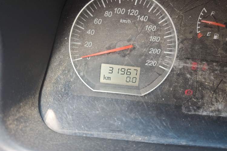 Used Jinbei Express 2017 2.0L Standard Version V19 Odometer Close Up