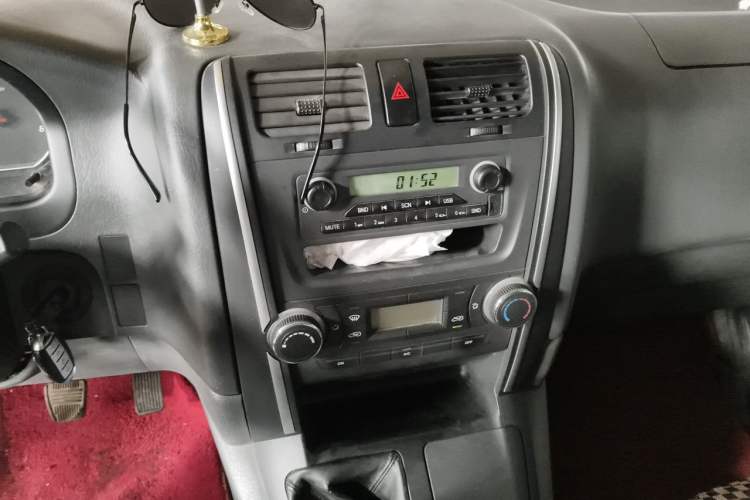 Used Jinbei Express 2017 2.0L Standard Version V19 Audio And AC Panel