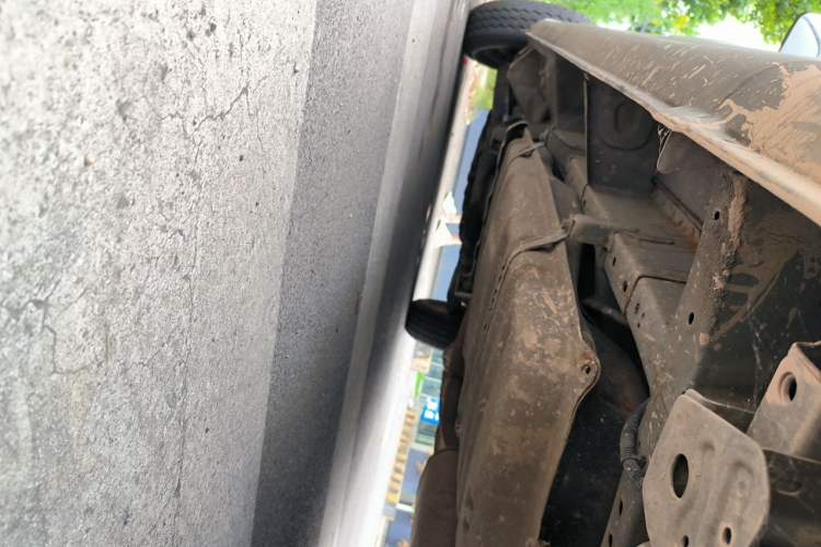 Used Jinbei Express 2017 2.0L Standard Version V19 Chassis Rear Left