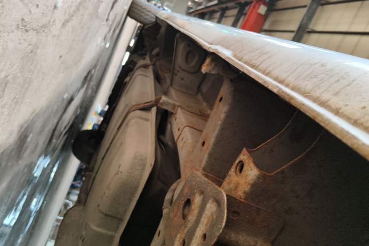 Used Jinbei Express 2017 2.0L Standard Version V19 Chassis Rear Left