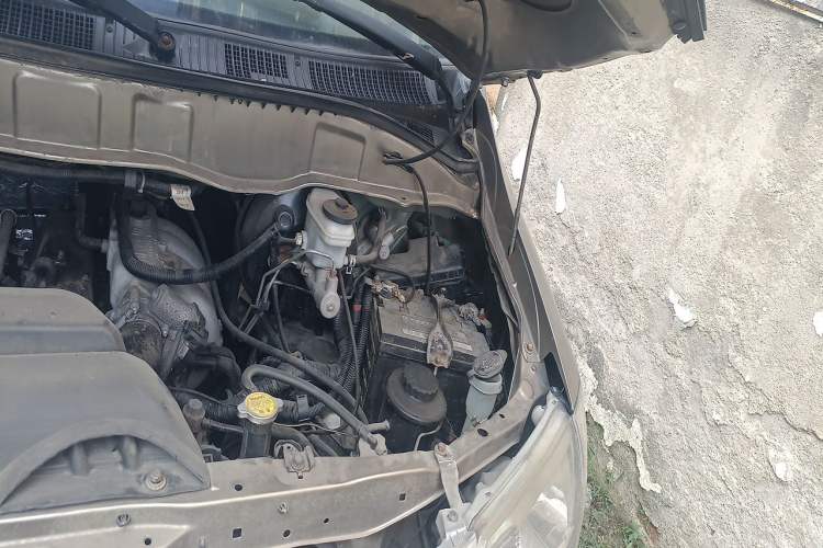 Used Jinbei Express 2017 2.0L Standard Version V19 Engine Bay Left