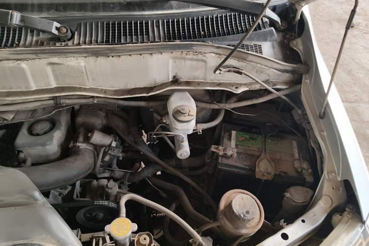 Used Jinbei Express 2017 2.0L Standard Version V19 Engine Bay Left