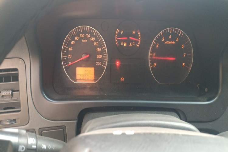 Used Jinbei Express 2017 2.0L Standard Version V19 Odometer Close Up