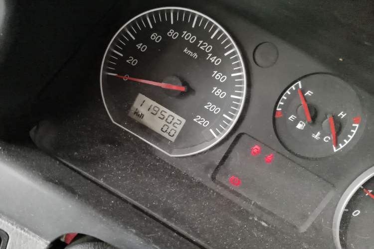 Used Jinbei Express 2017 2.0L Standard Version V19 Odometer Close Up
