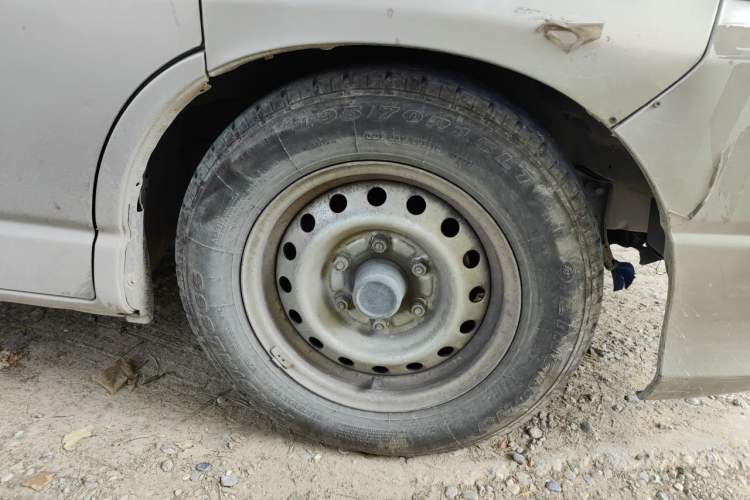 Used Jinbei Express 2017 2.0L Standard Version V19 Right Front Wheel Hub