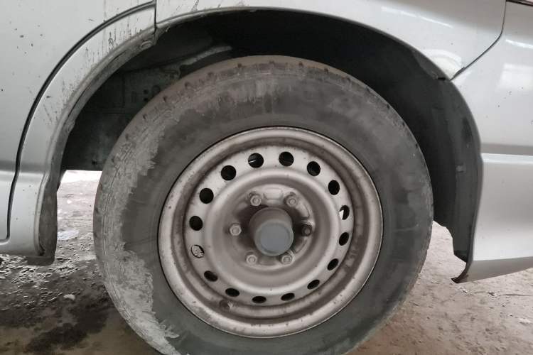Used Jinbei Express 2017 2.0L Standard Version V19 Right Front Wheel Hub
