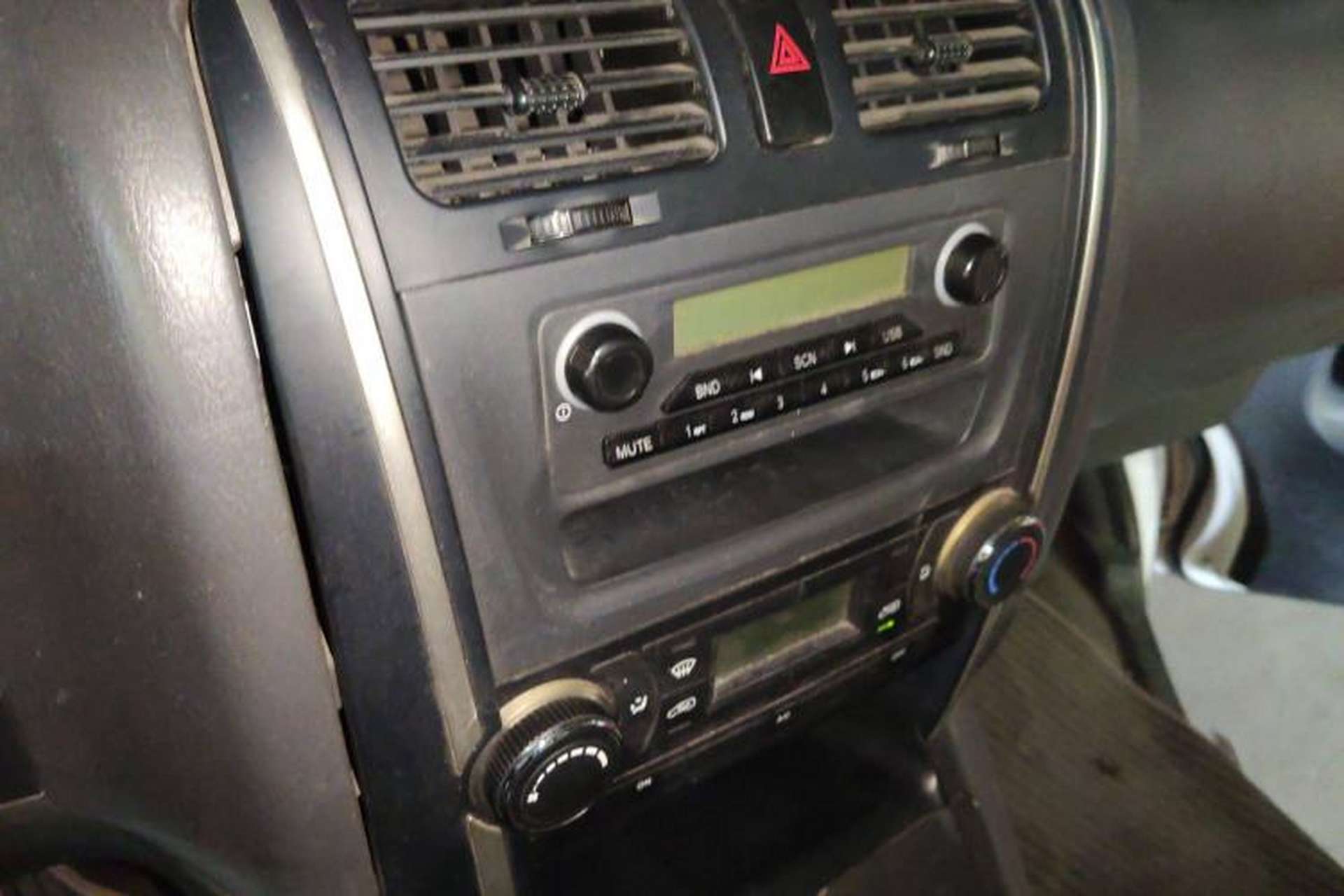 Used Jinbei Express 2017 2.0L Standard Version V19 Audio And AC Panel