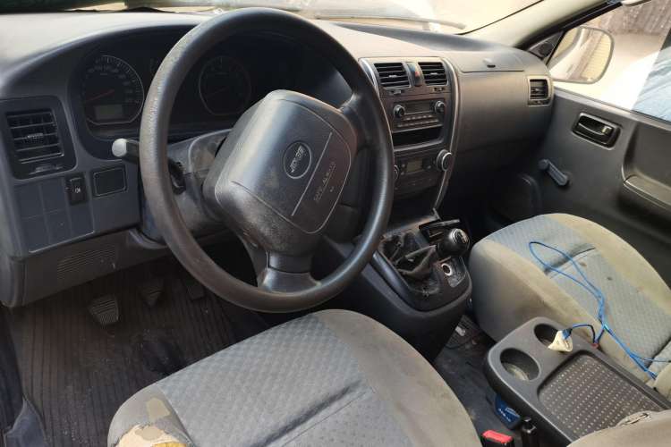 Used Jinbei Express 2017 2.0L Standard Version V19 Center Console