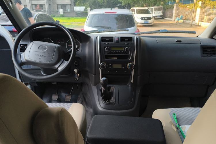 Used Jinbei Express 2017 2.0L Comfort Version V19 Center Console