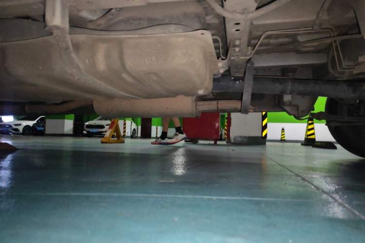 Used Jinbei Express 2017 2.0L Standard Version V19 Chassis Front Left