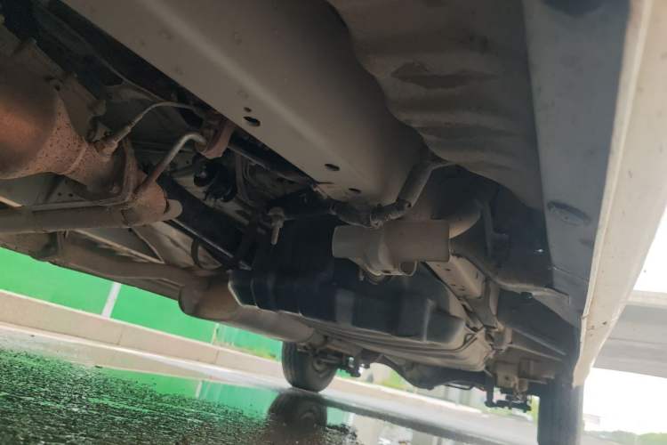 Used Jinbei Express 2017 2.0L Standard Version V19 Chassis Front Left