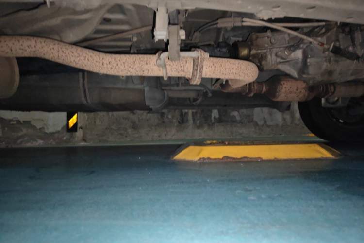 Used Jinbei Express 2017 2.0L Standard Version V19 Chassis Front Right