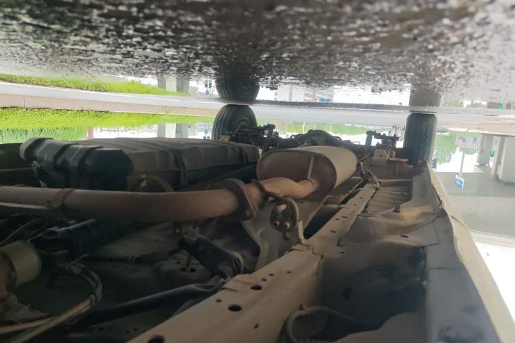 Used Jinbei Express 2017 2.0L Standard Version V19 Chassis Front Right
