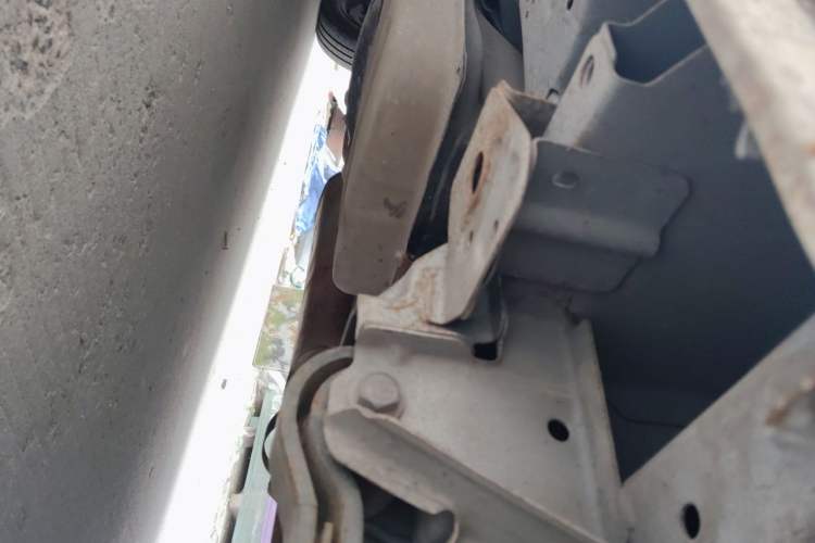 Used Jinbei Express 2017 2.0L Standard Version V19 Chassis Rear Left