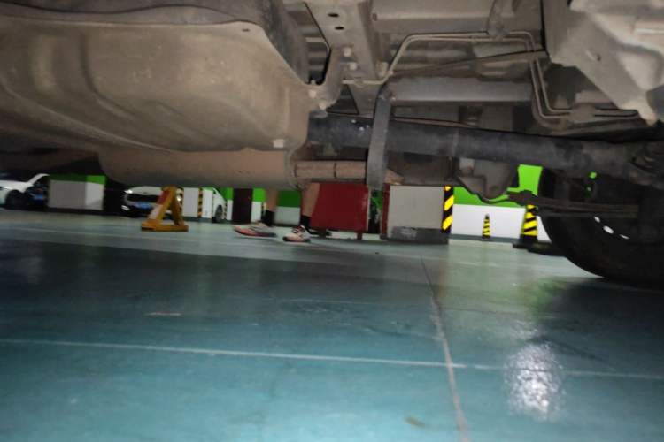 Used Jinbei Express 2017 2.0L Standard Version V19 Chassis Rear Left