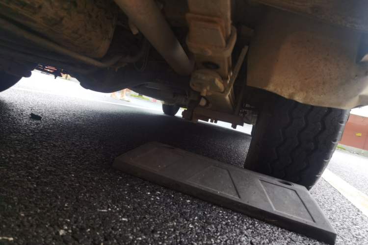 Used Jinbei Express 2017 2.0L Standard Version V19 Chassis Rear Right