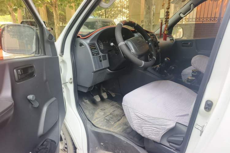 Used Jinbei Express 2017 2.0L Standard Version V19 Driver Seat