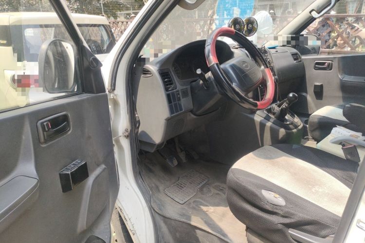 Used Jinbei Express 2017 2.0L Standard Version V19 Driver Seat