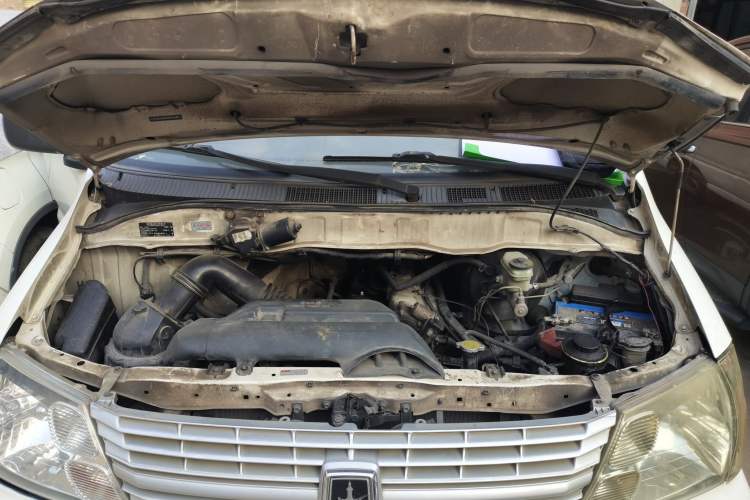 Used Jinbei Express 2017 2.0L Standard Version V19 Engine Bay
