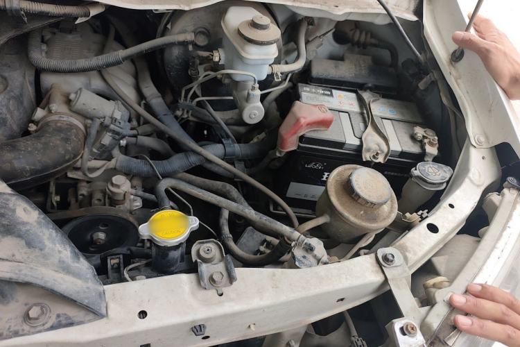Used Jinbei Express 2017 2.0L Standard Version V19 Engine Bay Left