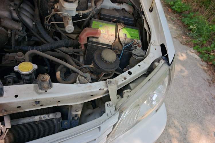 Used Jinbei Express 2017 2.0L Standard Version V19 Engine Bay Left