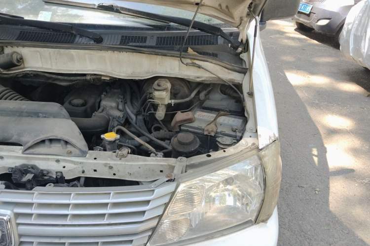 Used Jinbei Express 2017 2.0L Comfort Version V19 Engine Bay Left