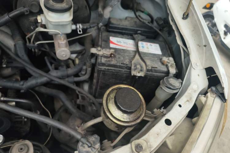 Used Jinbei Express 2017 2.0L Comfort Version V19 Engine Bay Left
