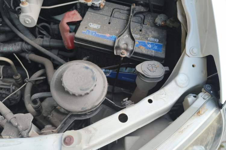 Used Jinbei Express 2017 2.0L Comfort Version V19 Engine Bay Left