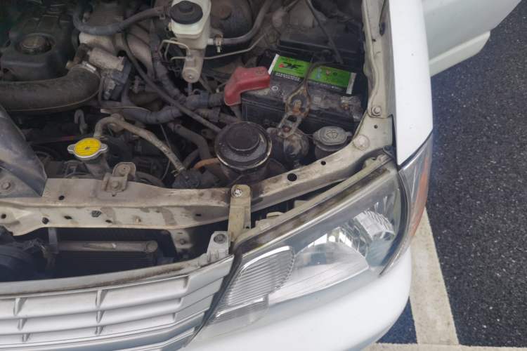 Used Jinbei Express 2017 2.0L Standard Version V19 Engine Bay Left