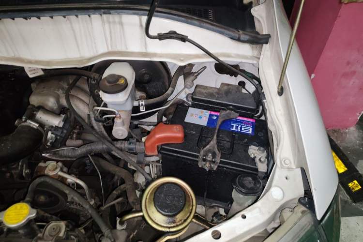Used Jinbei Express 2017 2.0L Comfort Version V19 Engine Bay Left