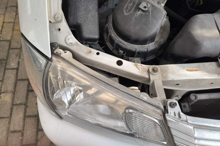 Used Jinbei Express 2017 2.0L Comfort Version V19 Engine Bay Right