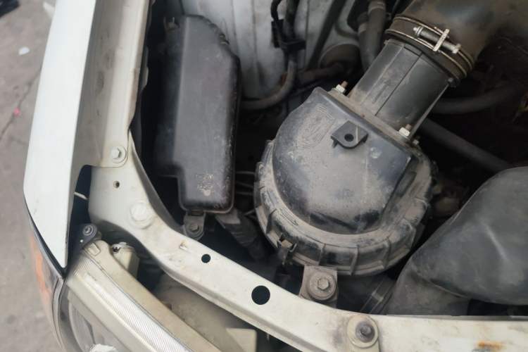 Used Jinbei Express 2017 2.0L Comfort Version V19 Engine Bay Right
