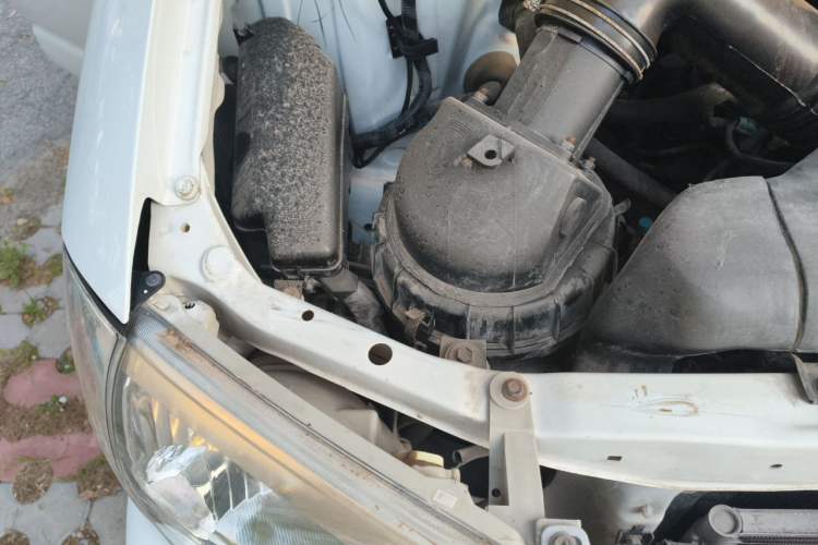 Used Jinbei Express 2017 2.0L Comfort Version V19 Engine Bay Right