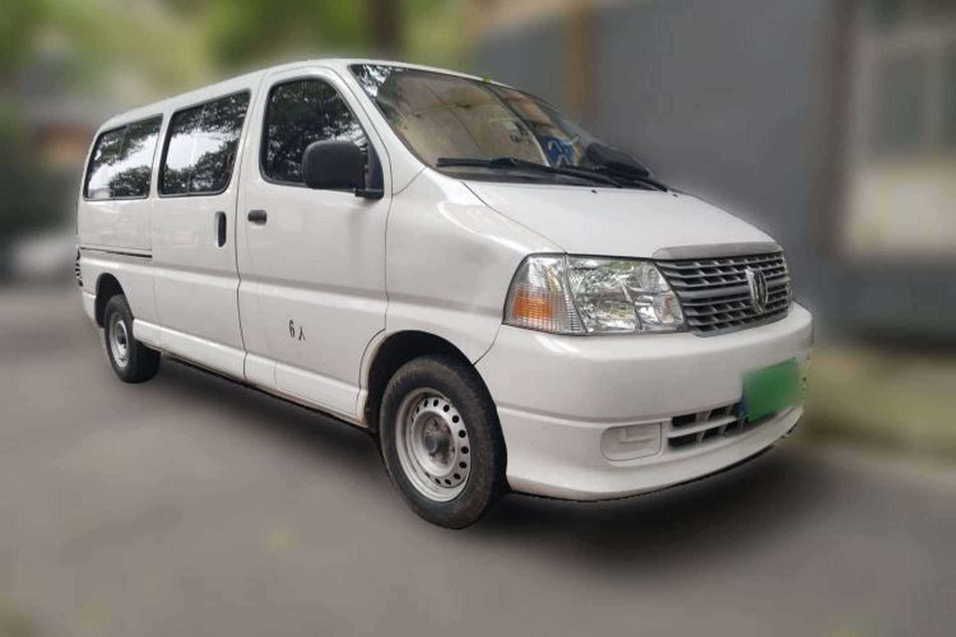 Used Jinbei Express 2017 2.0L Standard Version V19 Front Right 45 Deg
