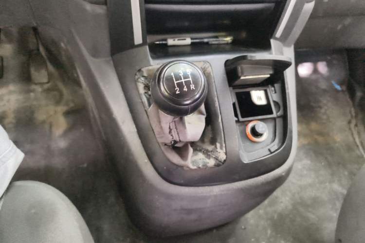 Used Jinbei Express 2017 2.0L Standard Version V19 Gear Lever
