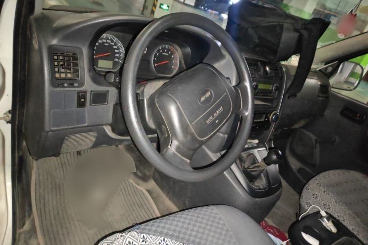Used Jinbei Express 2017 2.0L Standard Version V19 Interior 2