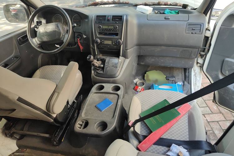 Used Jinbei Express 2017 2.0L Standard Version V19 Interior 2