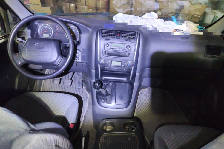 Used Jinbei Express 2017 2.0L Standard Version V19 Interior 2