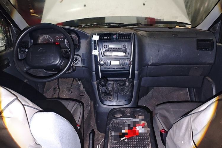 Used Jinbei Express 2017 2.0L Standard Version V19 Interior 2