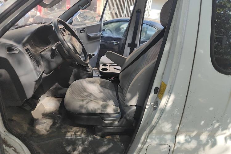 Used Jinbei Express 2017 2.0L Standard Version V19 Interior 3