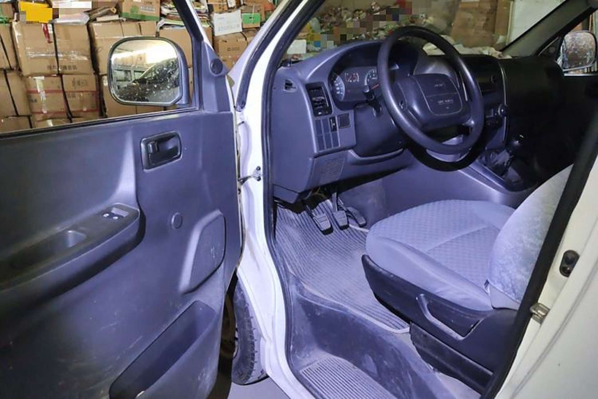Used Jinbei Express 2017 2.0L Standard Version V19 Interior 3