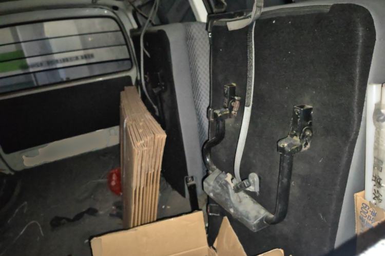 Used Jinbei Express 2017 2.0L Standard Version V19 Interior 4