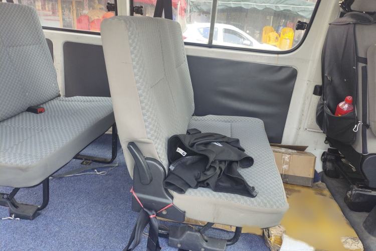 Used Jinbei Express 2017 2.0L Classic Version V19 Interior 4